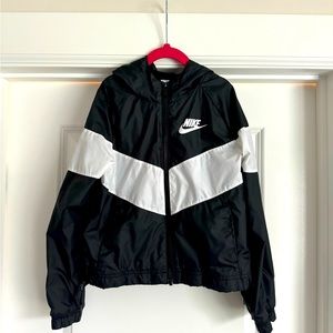 Nike girls Windrunner Jacket, size Medium